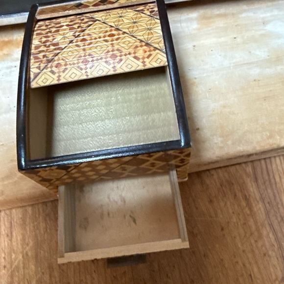 Vintage Japanese small wooden box w/Hakome Yosegi mosaic parquetry